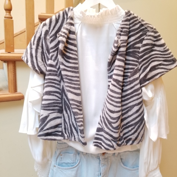 *2 for $12*Women's Faux Fur Crop Jacket in Zebra Print Size S - Picture 1 of 5